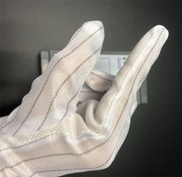 esd dotted gloves